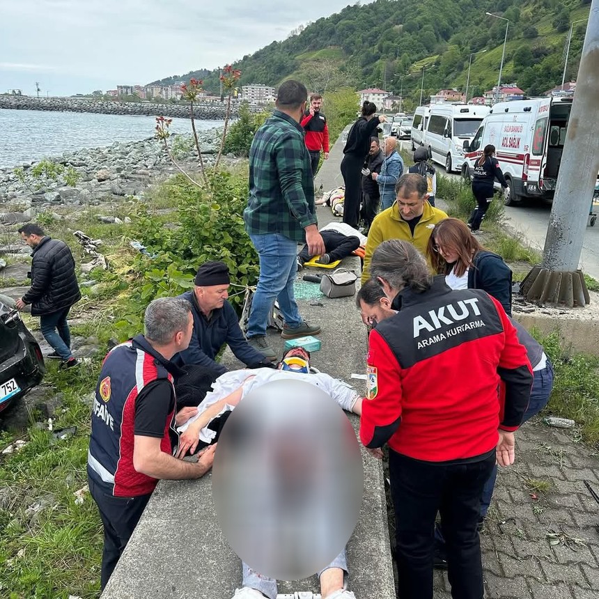 Rize'de korkunç kaza: Yoldan çıkarak kayalıklara uçan otomobilde 1 ölü, 3 yaralı
