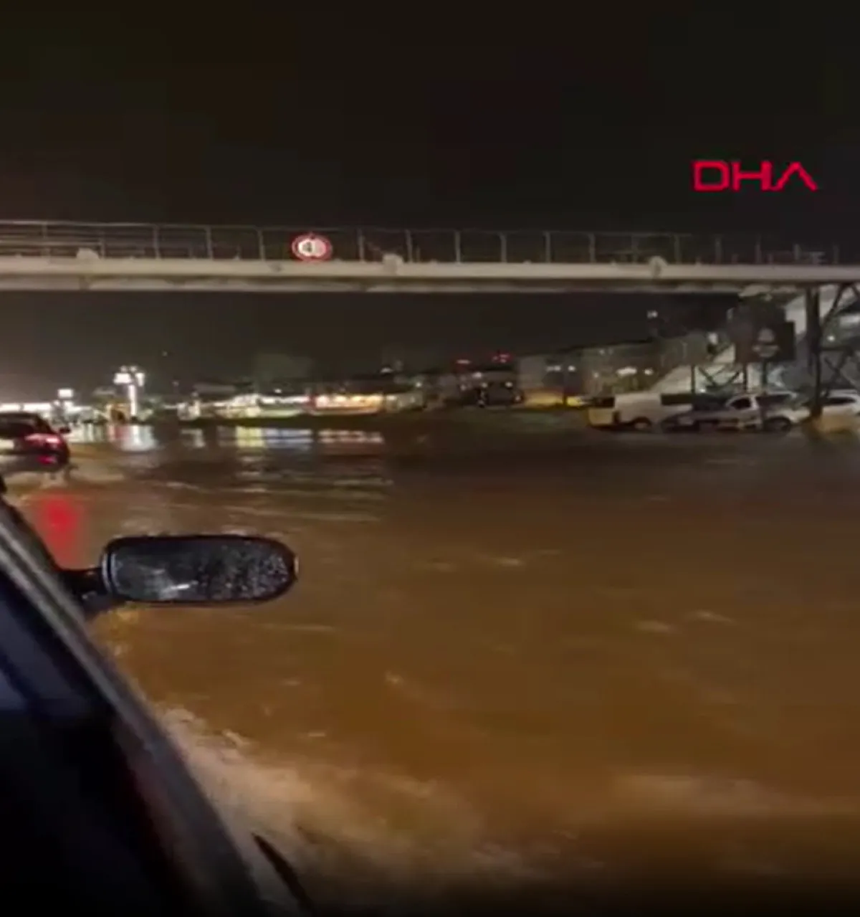 Ankara'yı yine sel aldı! Hayat felç oldu! - Resim : 2