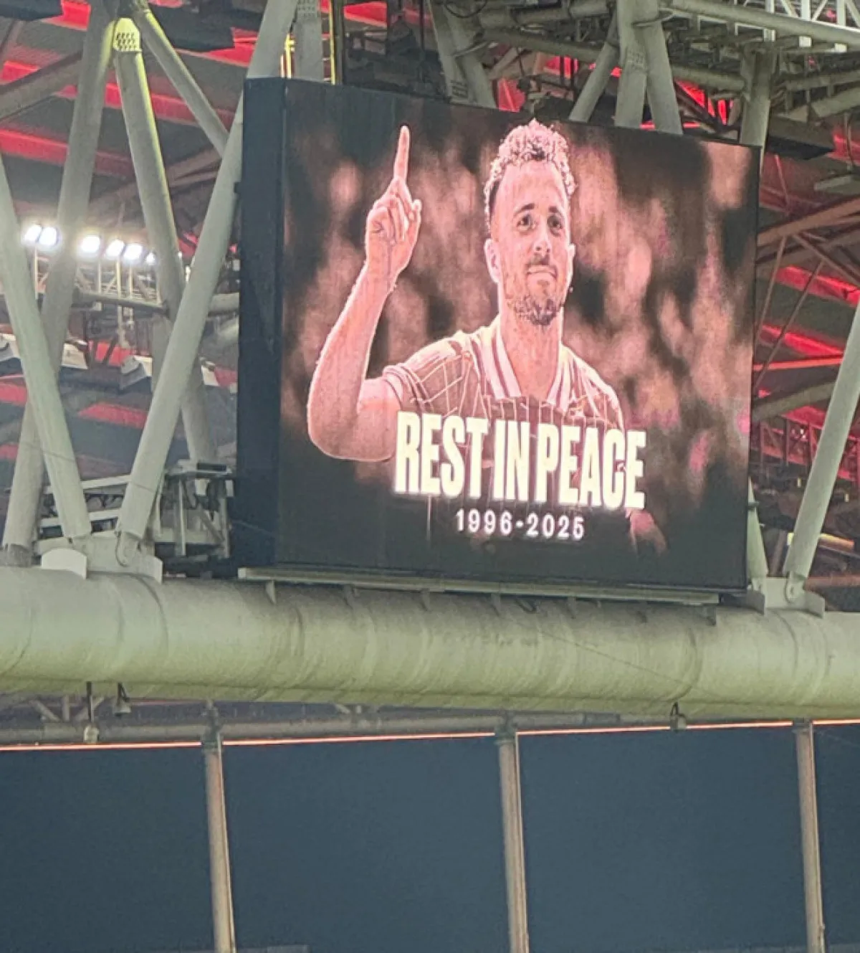 Galatasaray taraftarı, Diogo Jota ve Ahmet Çalık'ı unutmadı - Resim : 2