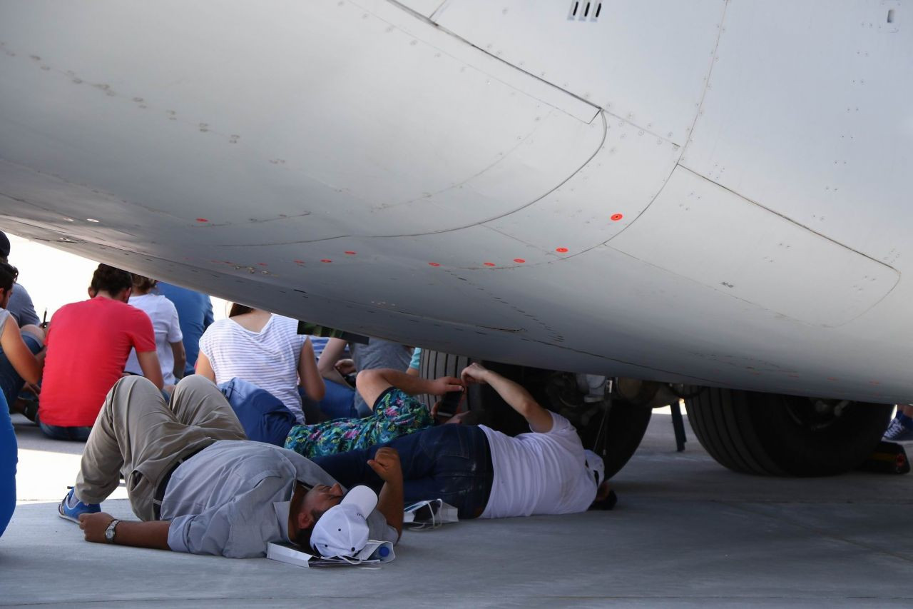 Milyon dolarlık uçaklar gölgelik oldu! - Sayfa 5