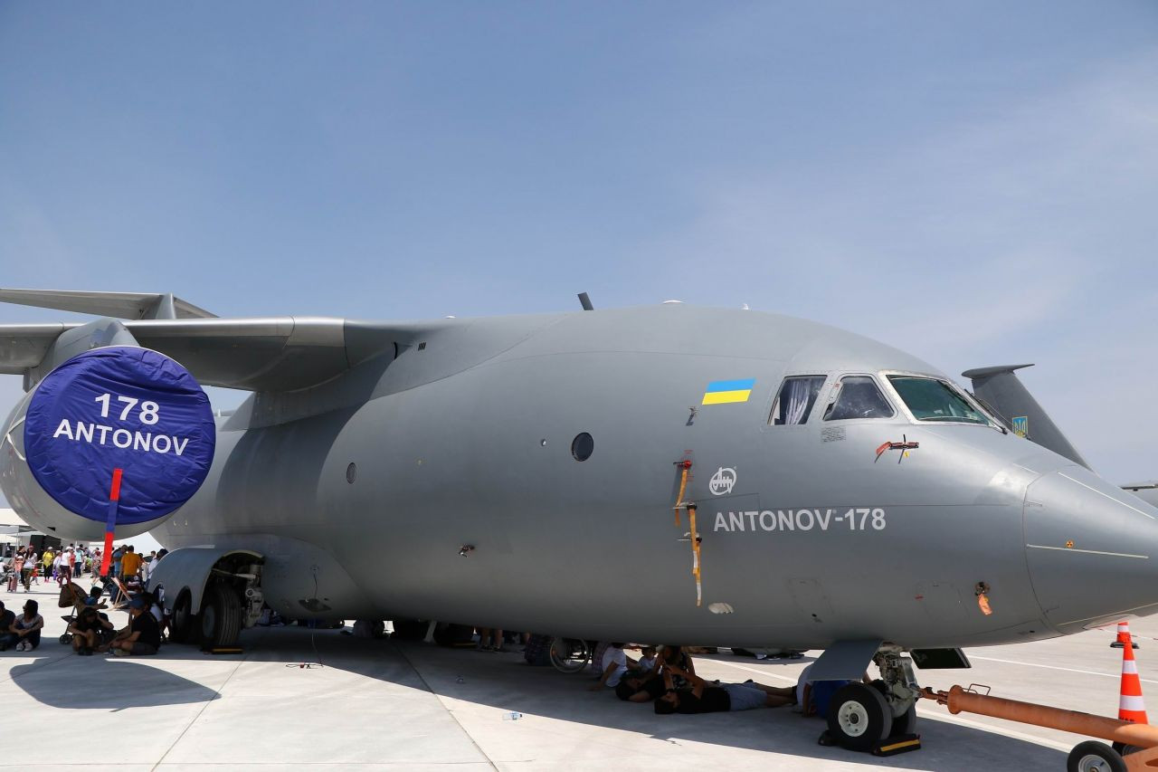 Milyon dolarlık uçaklar gölgelik oldu! - Sayfa 6