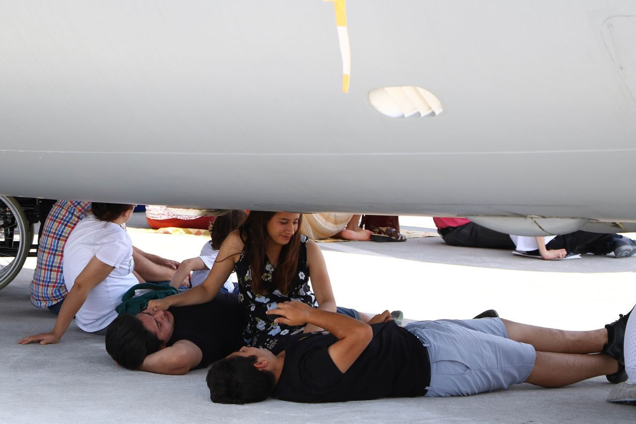 Milyon dolarlık uçaklar gölgelik oldu! - Sayfa 7