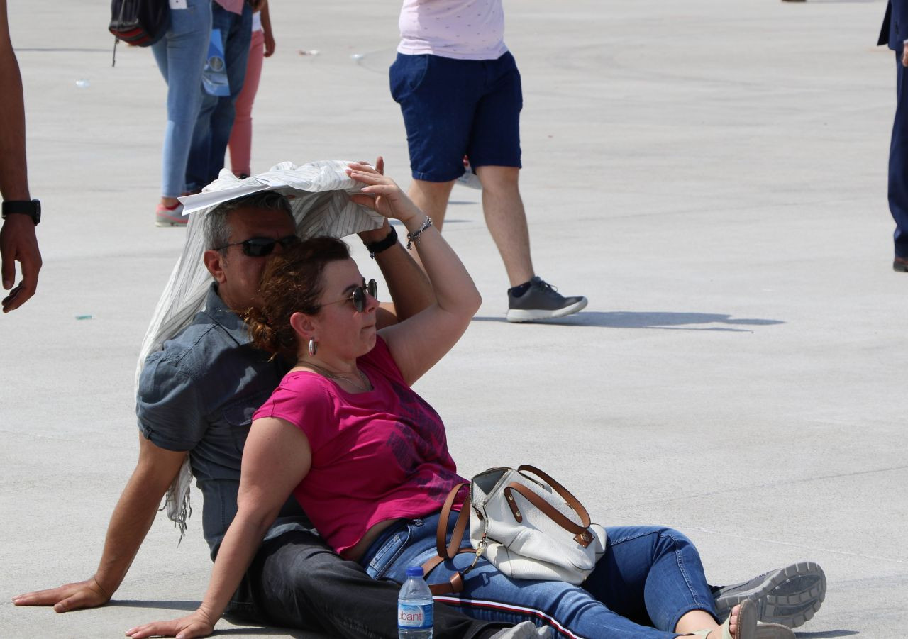 Milyon dolarlık uçaklar gölgelik oldu! - Sayfa 24