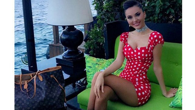 Dekoltesiyle ödül törenine damga vurdu! - Sayfa 13