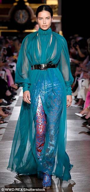 Adriana Lima'dan Brezilya'ya tam destek! - Sayfa 10