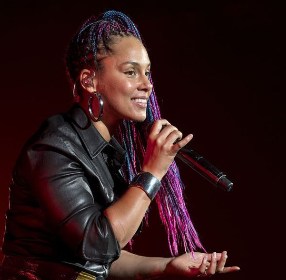 Ünlülerin saç baş yoldurtacak konser istekleri! - Sayfa 19