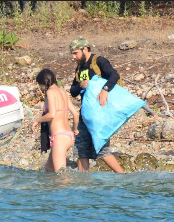 Kadir Doğulu ve Neslihan Atagül koydaki çöpleri topladı - Sayfa 12