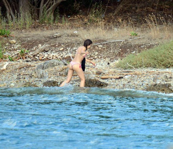 Kadir Doğulu ve Neslihan Atagül koydaki çöpleri topladı - Sayfa 6