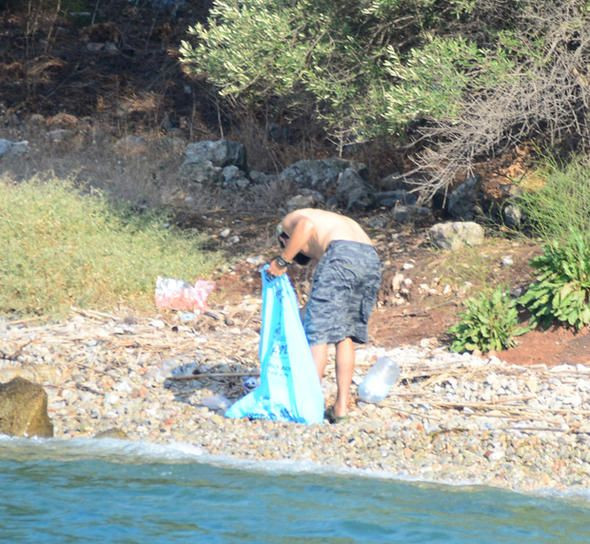 Kadir Doğulu ve Neslihan Atagül koydaki çöpleri topladı - Sayfa 7