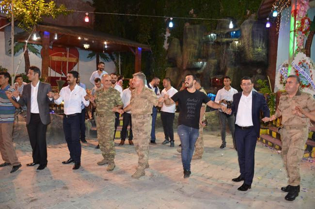 Komutanlar onun düğününe akın etti! - Sayfa 5