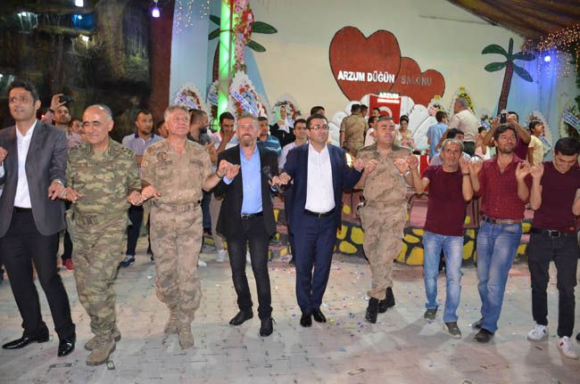 Komutanlar onun düğününe akın etti! - Sayfa 6