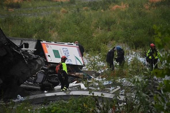 İtalya'da çöken köprüden ilk görüntüler! - Sayfa 30