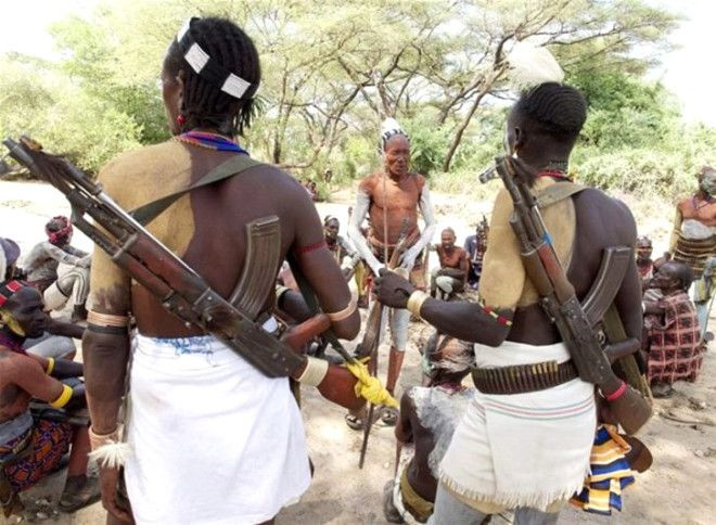 Evlenebilmek için soyunup ineklere bunu yapıyorlar - Sayfa 11