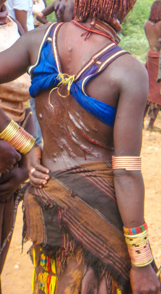 Evlenebilmek için soyunup ineklere bunu yapıyorlar - Sayfa 15