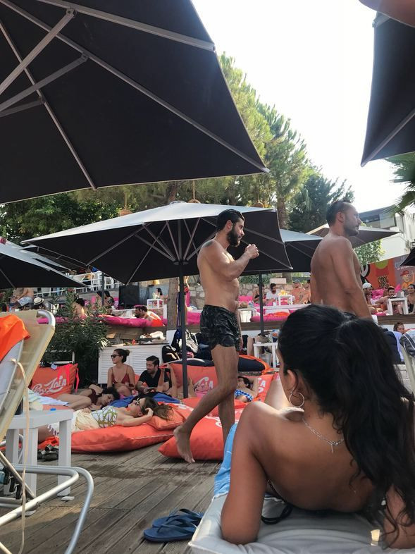 Berk Oktay genç kızların göz hapsinde! - Sayfa 5