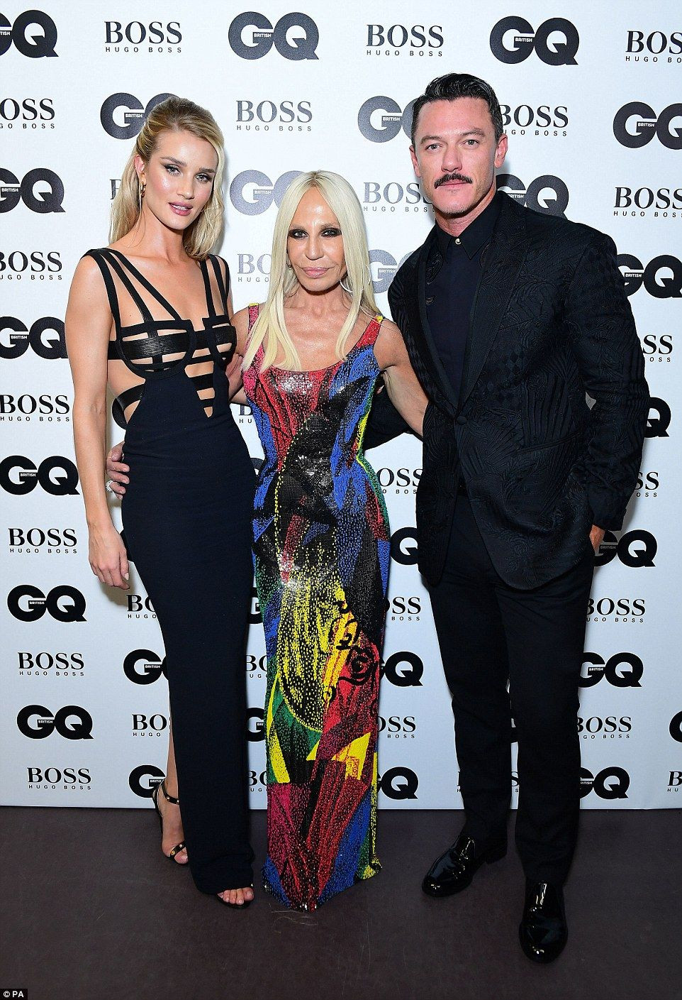 Kırmızı halıda transparan yarışı! - Sayfa 59