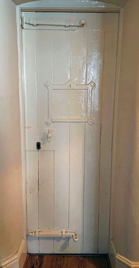 Evinin altına açılan merdivenden indi ve... - Sayfa 25