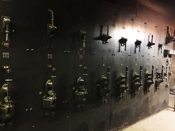 Evinin altına açılan merdivenden indi ve... - Sayfa 40