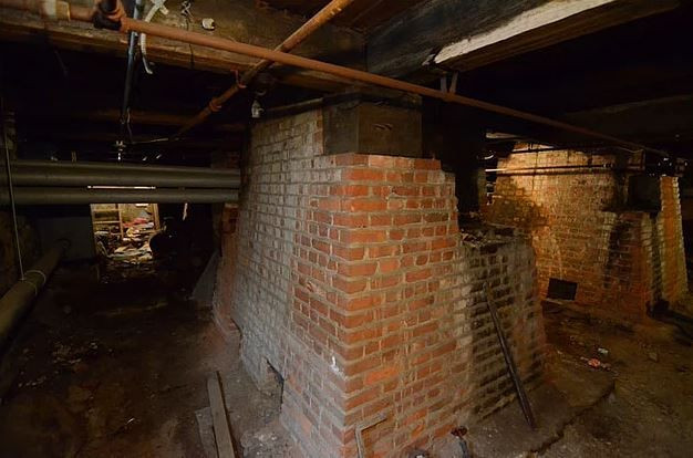 Evinin altına açılan merdivenden indi ve... - Sayfa 8