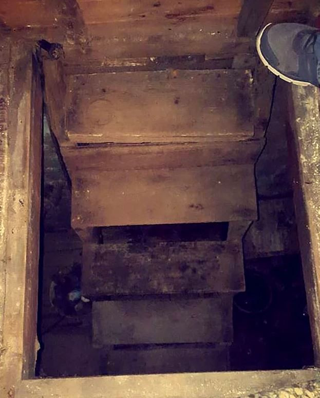 Evinin altına açılan merdivenden indi ve... - Sayfa 22