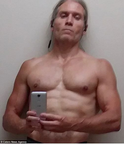 Her gün litrelerce kendi idrarını içiyor! - Sayfa 6