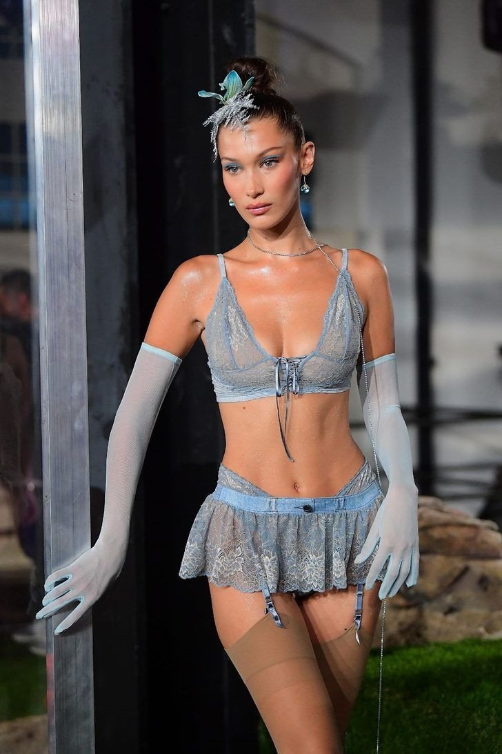 Bu davette herkes iç çamaşırlı! - Sayfa 13