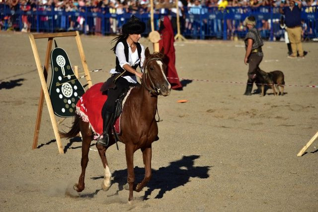 "At üzerinde destanlar yazmış ecdadın torunlarıyız!" - Sayfa 15