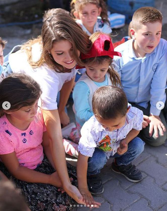 Amanda Cerny Kapadokya’da köy okulu boyadı! - Sayfa 6