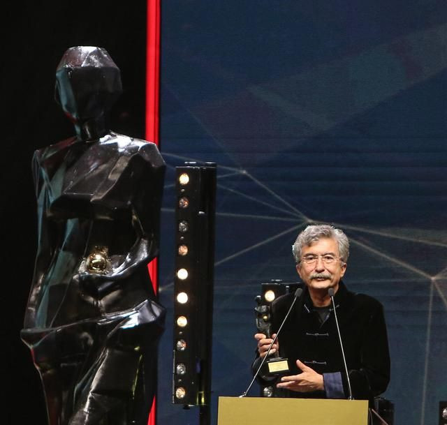 Kırmızı halıda şıklık yarışı! Yıldızlar büyüledi - Sayfa 21