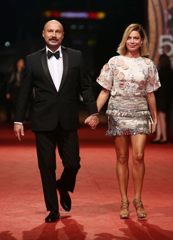 Kırmızı halıda şıklık yarışı! Yıldızlar büyüledi - Sayfa 17