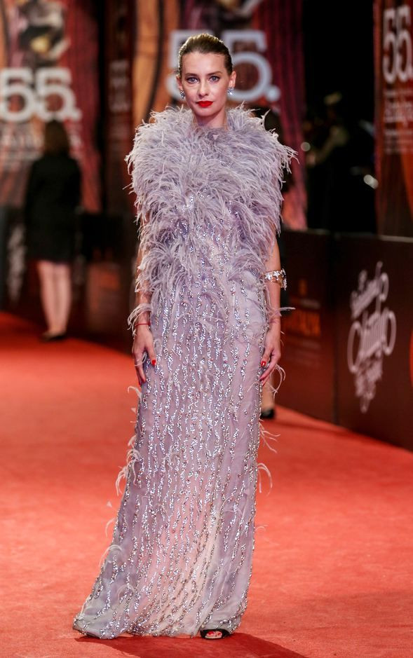 Kırmızı halıda şıklık yarışı! Yıldızlar büyüledi - Sayfa 7