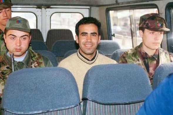 O ünlülerin yolu cezaevinden de geçti! - Sayfa 9