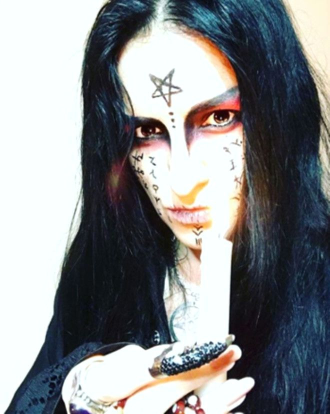 Kan içip geceleri tabutta yatıyor! - Sayfa 15