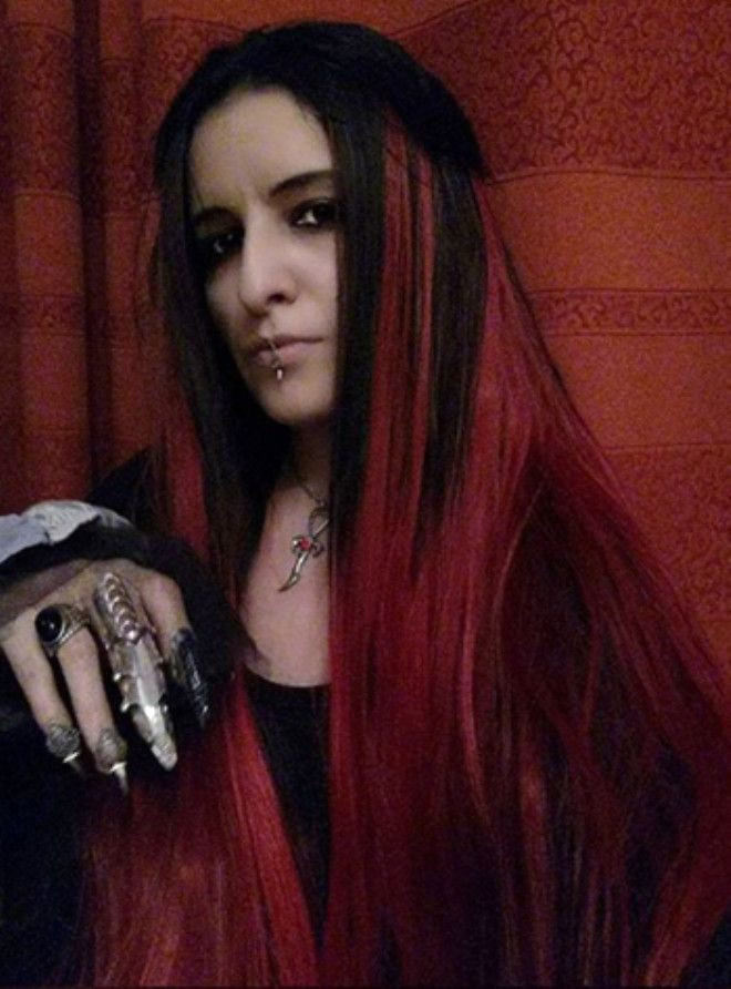 Kan içip geceleri tabutta yatıyor! - Sayfa 12