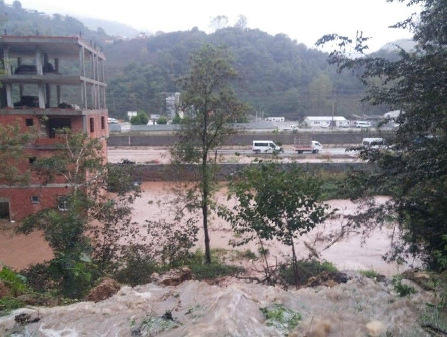 Trabzon'da hasar gün ağarınca ortaya çıktı! - Sayfa 12