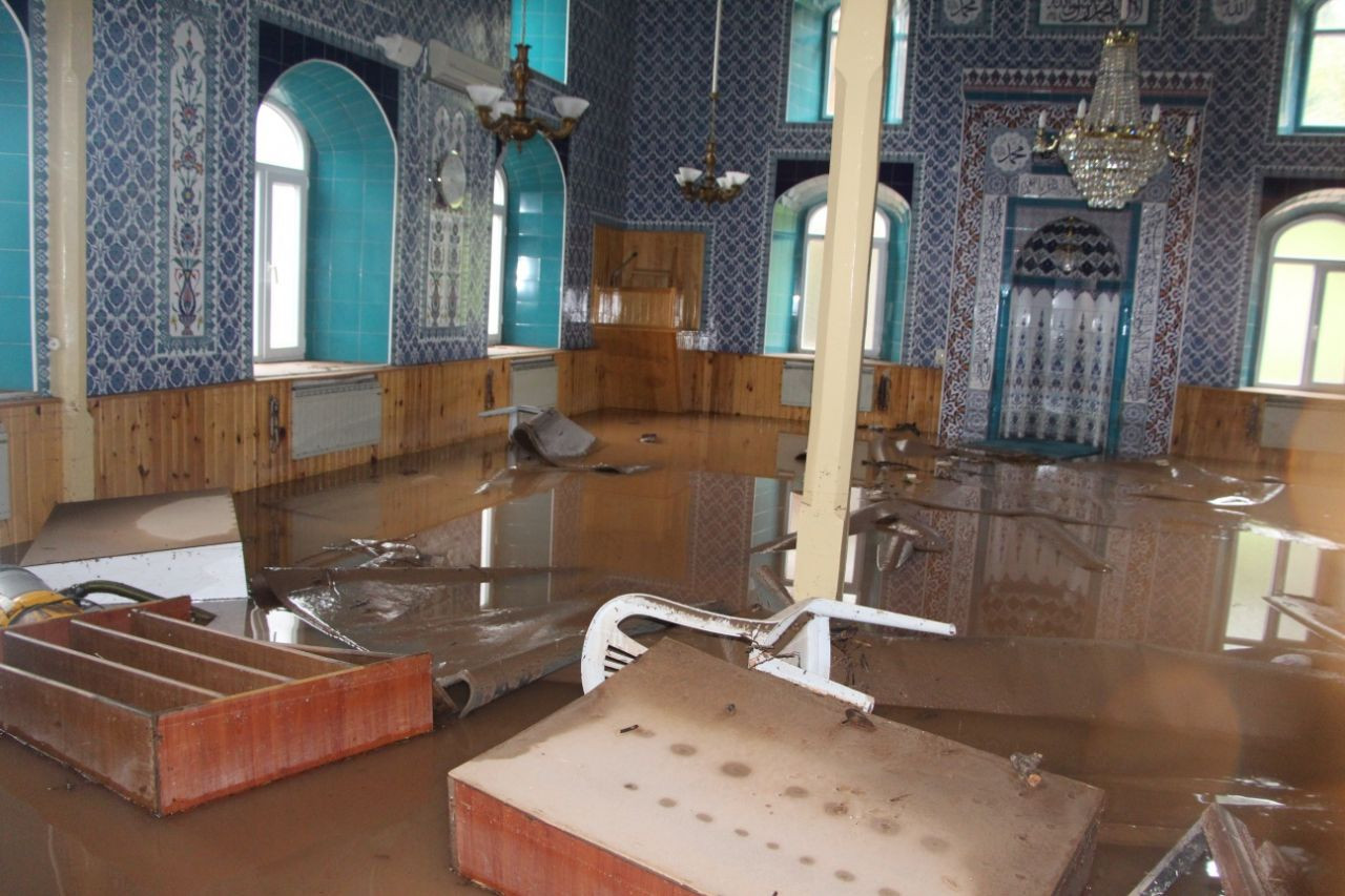 Trabzon'da hasar gün ağarınca ortaya çıktı! - Sayfa 9