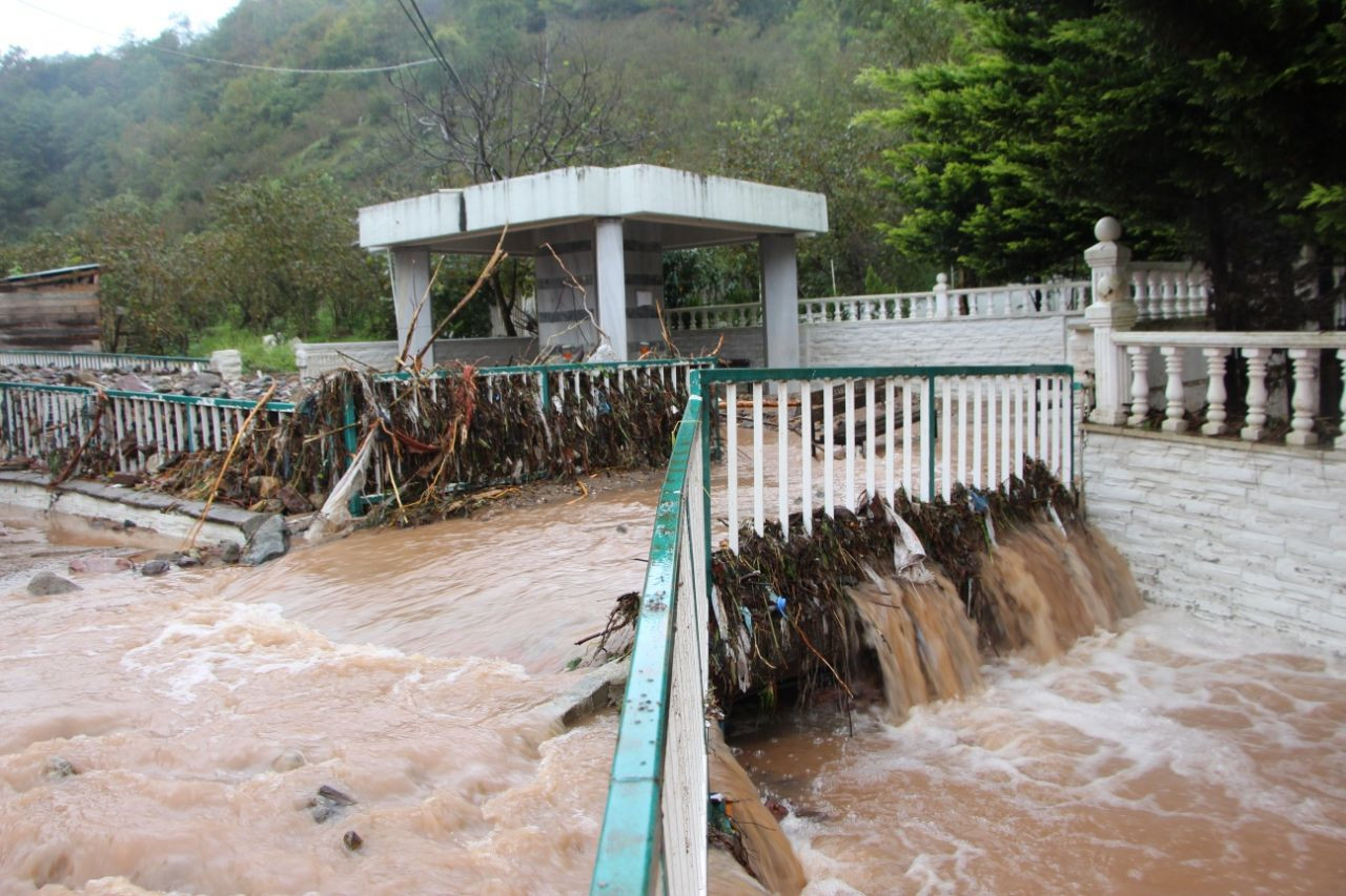 Trabzon'da hasar gün ağarınca ortaya çıktı! - Sayfa 10