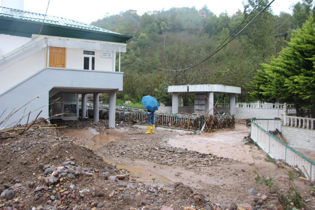 Trabzon'da hasar gün ağarınca ortaya çıktı! - Sayfa 17