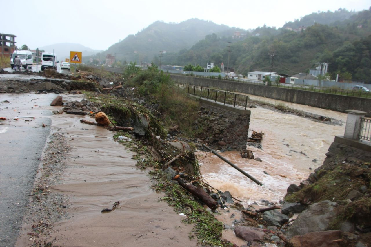 Trabzon'da hasar gün ağarınca ortaya çıktı! - Sayfa 22