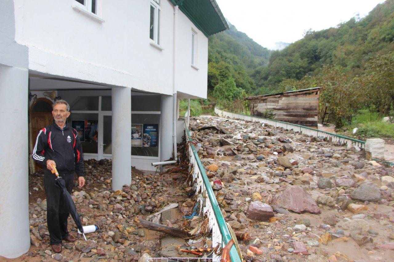Trabzon'da hasar gün ağarınca ortaya çıktı! - Sayfa 28