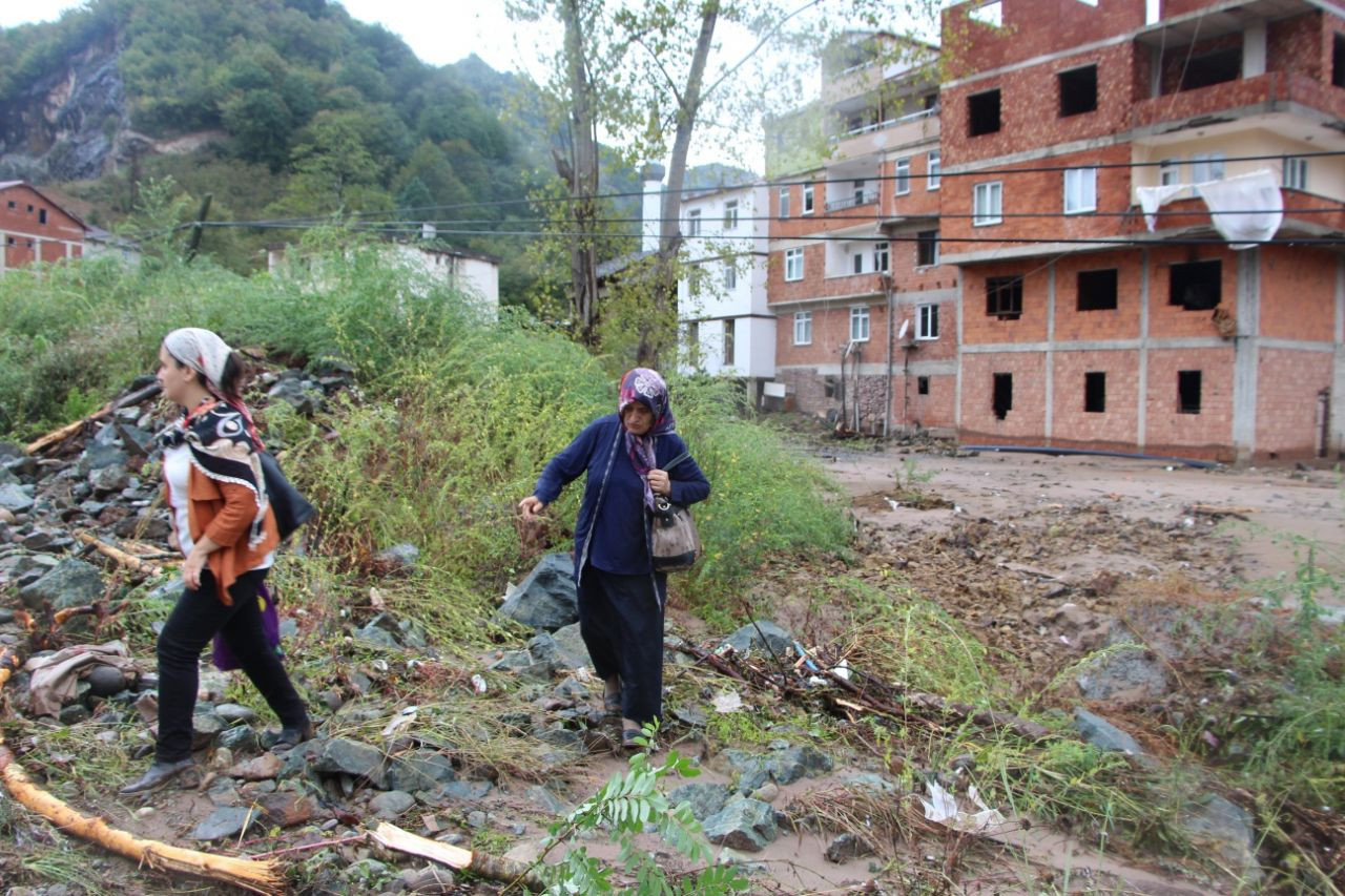 Trabzon'da hasar gün ağarınca ortaya çıktı! - Sayfa 29