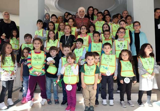 Emine Erdoğan AK Parti'li kadınlarla buluştu! - Sayfa 9