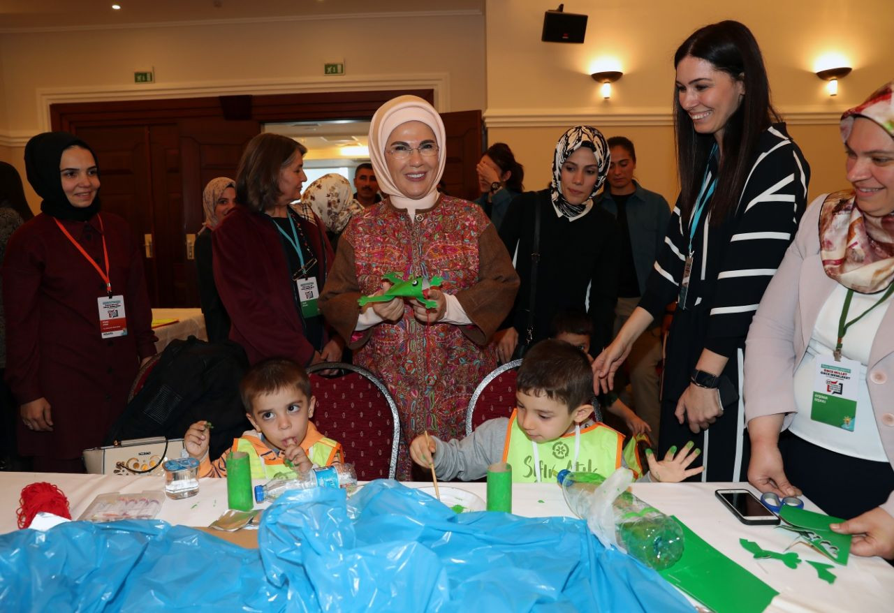 Emine Erdoğan AK Parti'li kadınlarla buluştu! - Sayfa 10