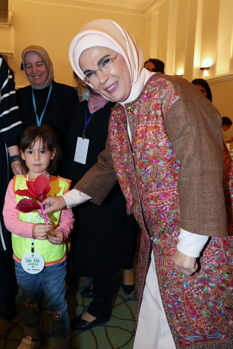 Emine Erdoğan AK Parti'li kadınlarla buluştu! - Sayfa 11