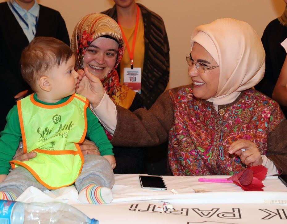 Emine Erdoğan AK Parti'li kadınlarla buluştu! - Sayfa 15