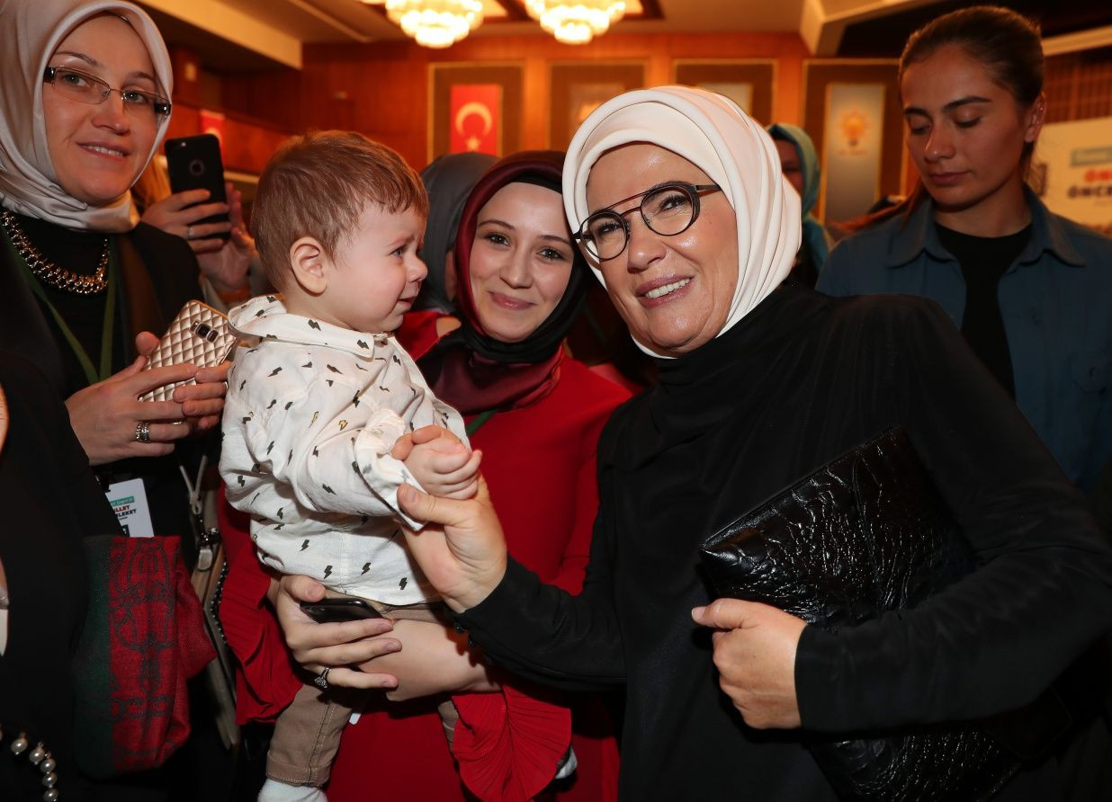 Emine Erdoğan AK Parti'li kadınlarla buluştu! - Sayfa 17