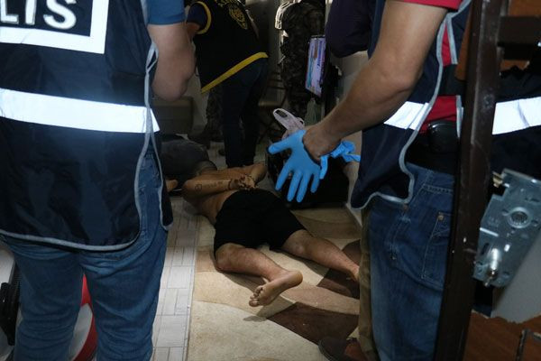 Çete lideri 4 kadınla yatakta enselendi! - Sayfa 5