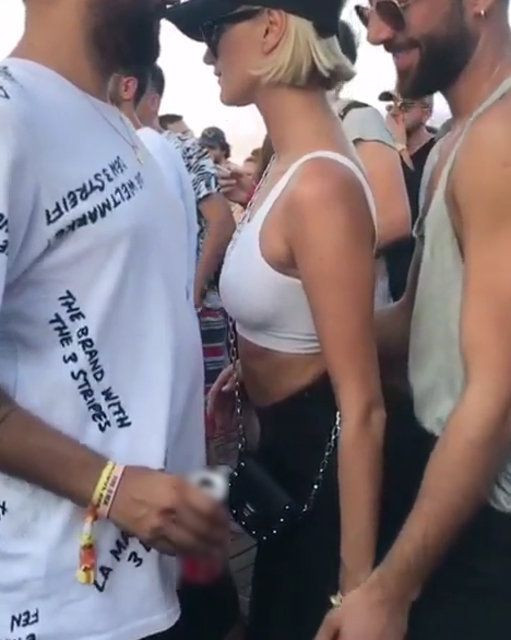 Didem Soydan'dan dudak dudağa poz! - Sayfa 5