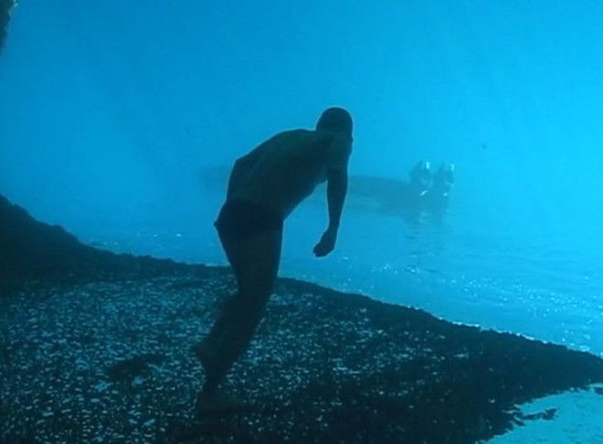 Bu adam okyanusun altında yürüyor! - Sayfa 6