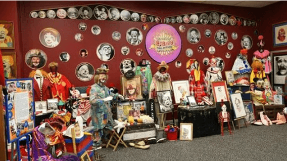 Ünlülerin iç çamaşırlarını biriktirerek müze açtı! - Sayfa 7